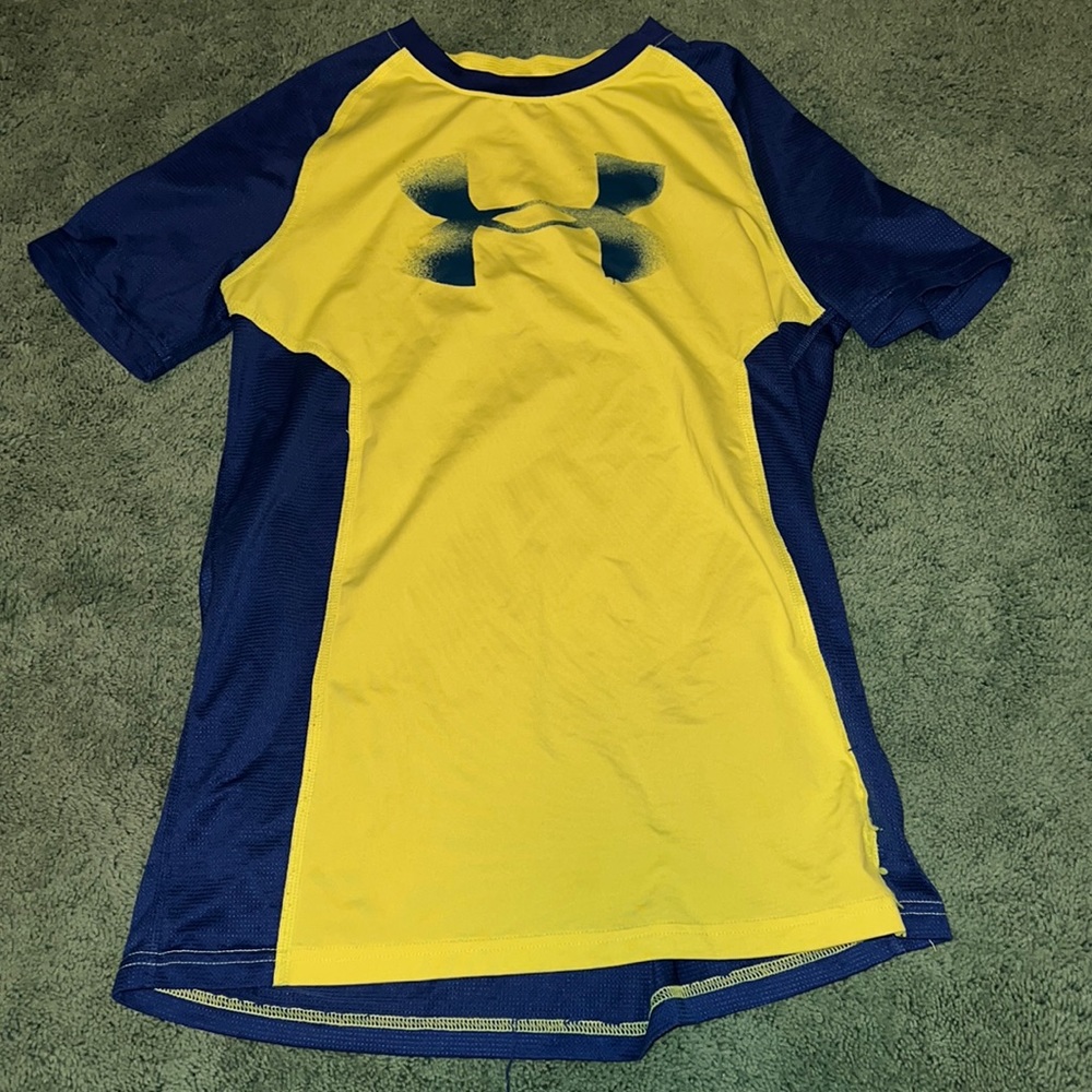 Under armor kids tee shirt